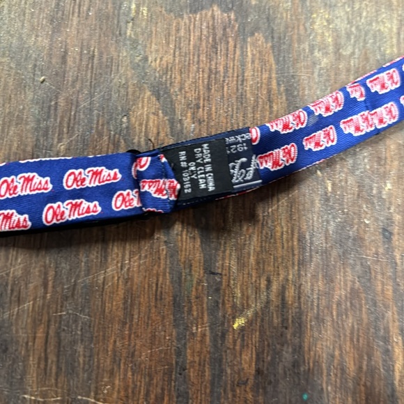 Ole Miss silk bow tie adjustable - Picture 4 of 9